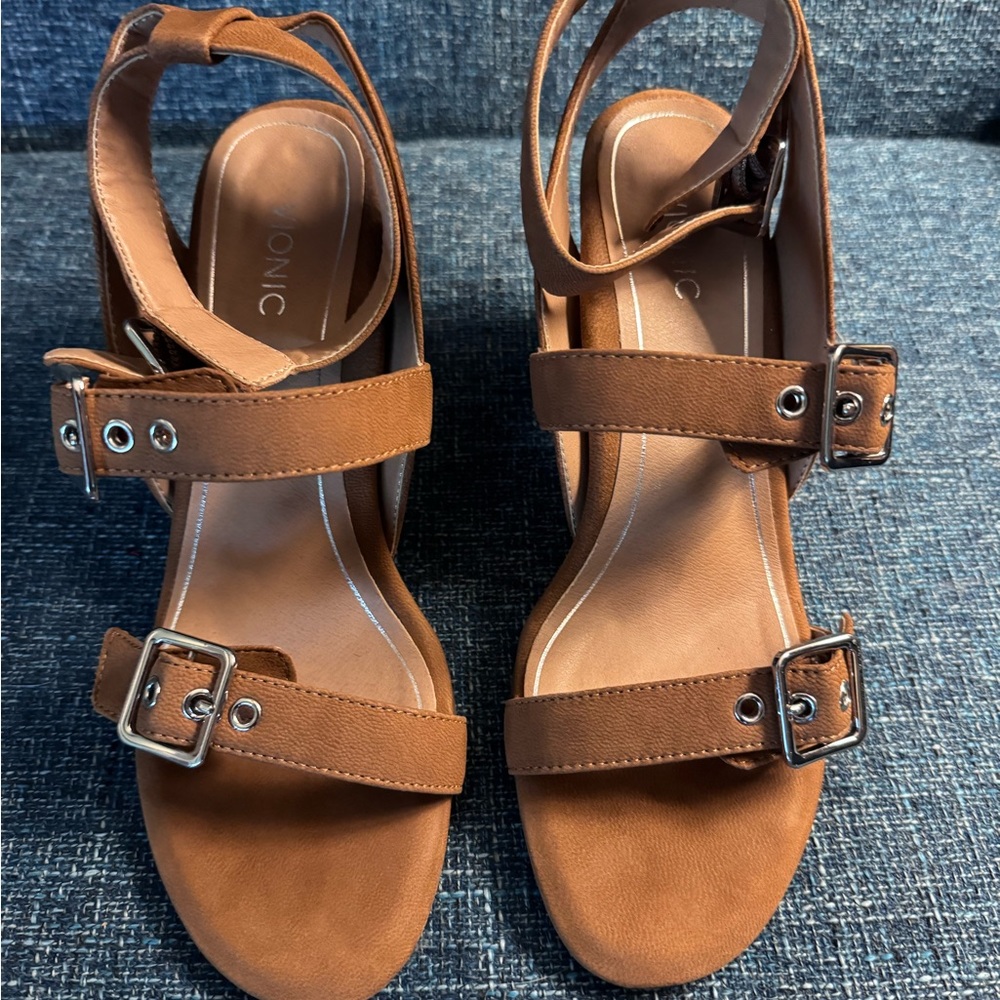 Vionic Women's Brown Buckle Sandals